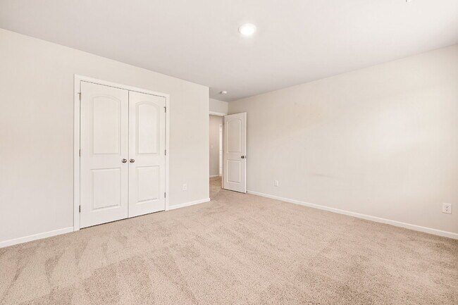 Building Photo - Spacious 4-Bedroom Gem with 2.5 Baths –2216 Sussex Road in York, SC with Clover Schools! Monthly ...