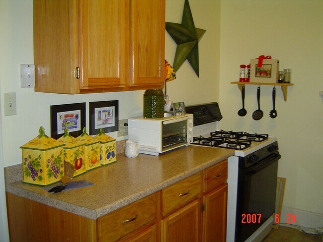Building Photo - 2 Bedroom Apartment in Heart of Oakley