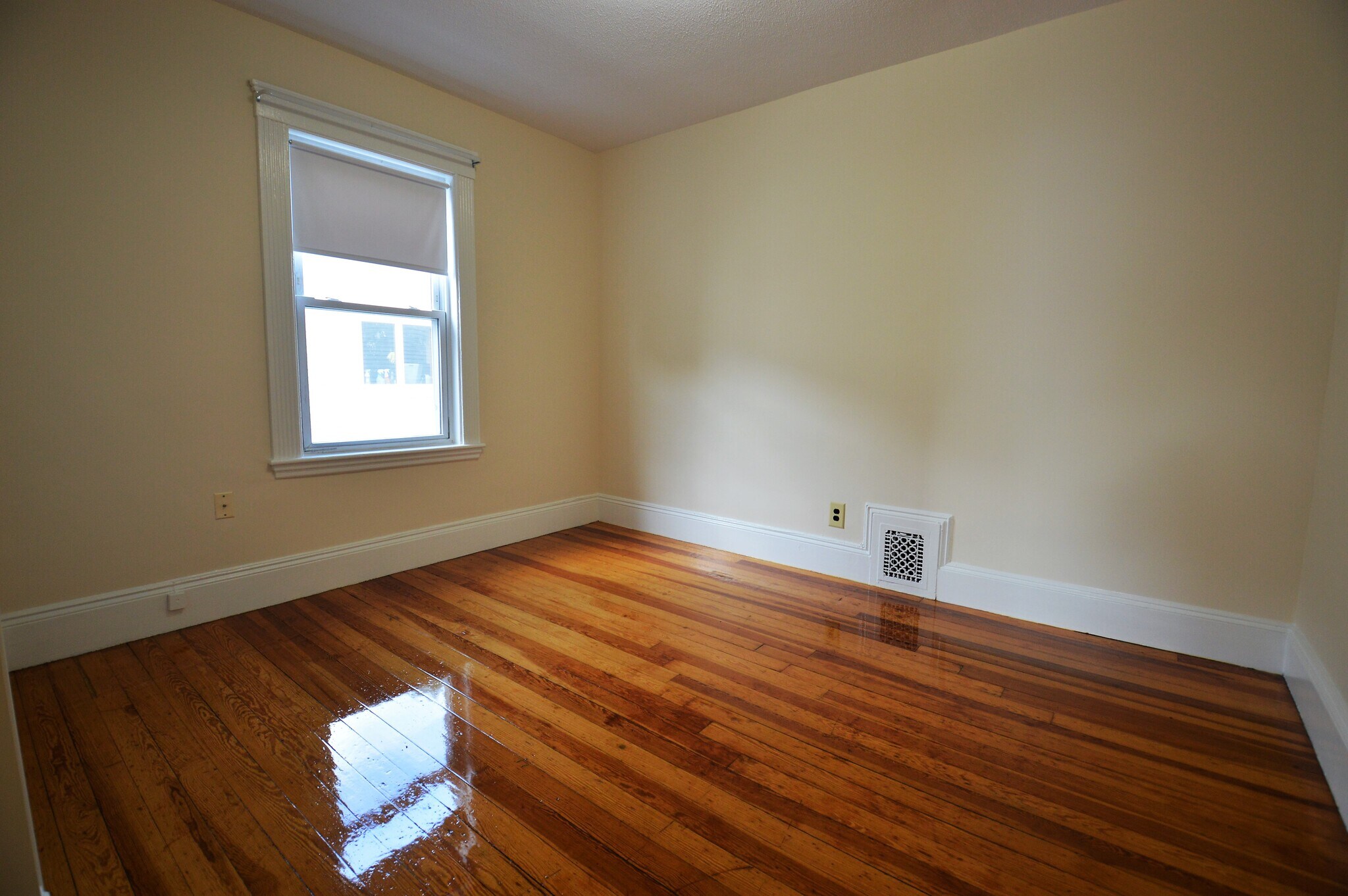 Building Photo - 39 Montfern Ave