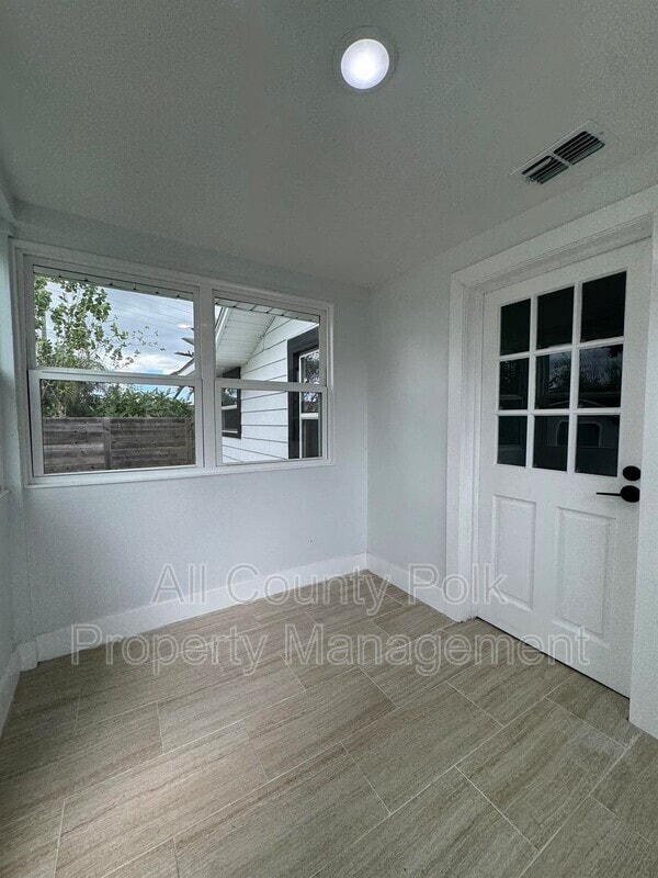 Building Photo - 1441 Dann St