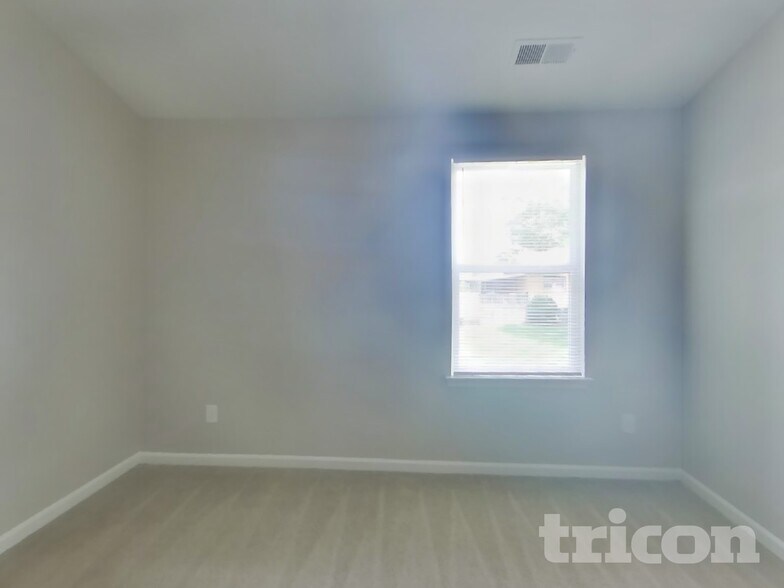 Building Photo - 206 Churchill Dr