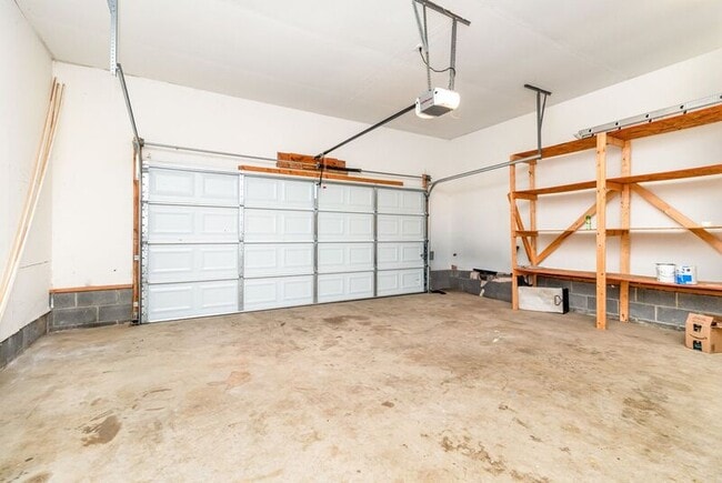 Building Photo - 10115 Chesney Dr