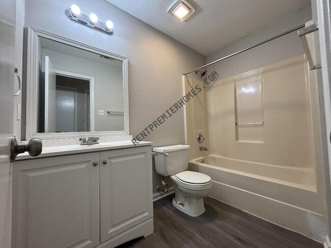 Building Photo - 2007 Cloverdale Rd