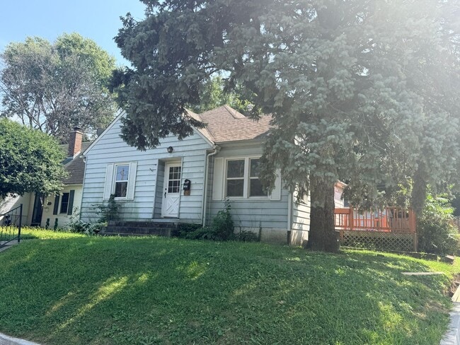 Building Photo - 1802 18th Ave