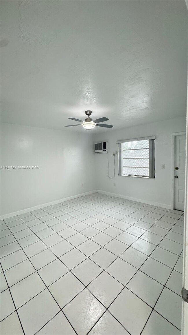 Building Photo - 919 Michigan Ave