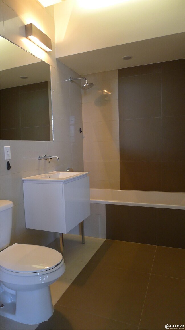 Building Photo - 71-13 60th Lane