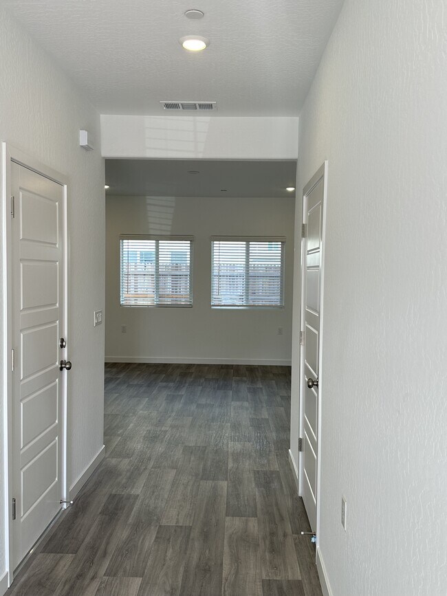 Building Photo - 4417 Hampton Wy