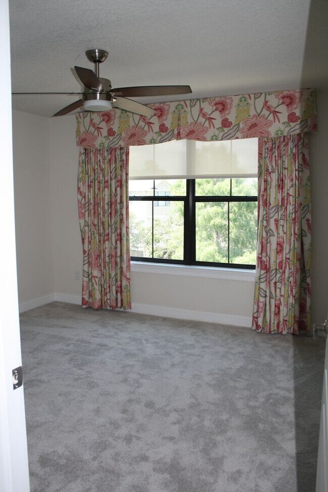 Building Photo - Just reduced! Beautiful Townhome in Pelica...
