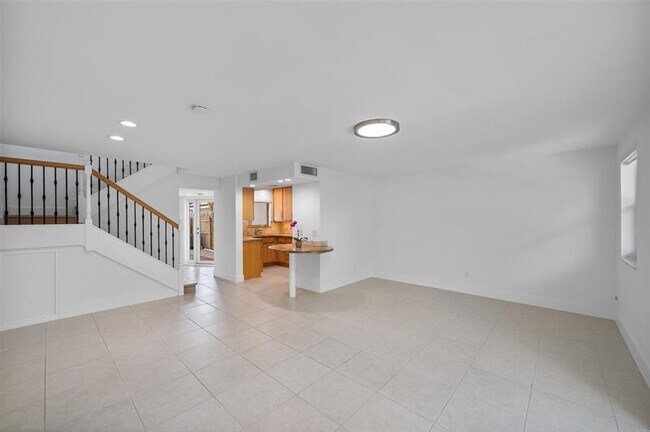 Building Photo - 2532 NE 9th St