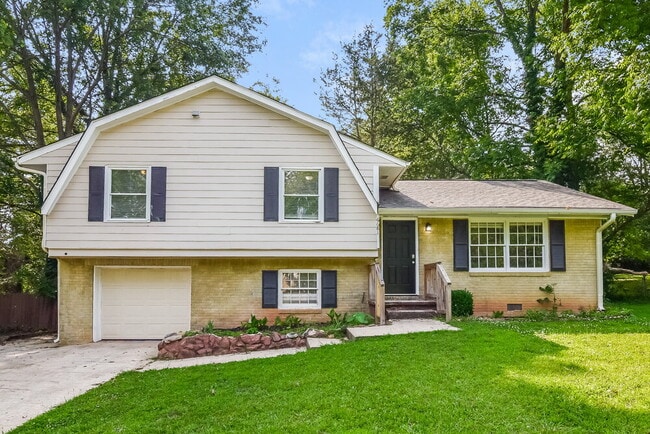 Building Photo - 6681 Green Meadows Ln