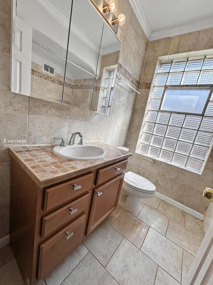 Building Photo - 6936 Melrose Ave