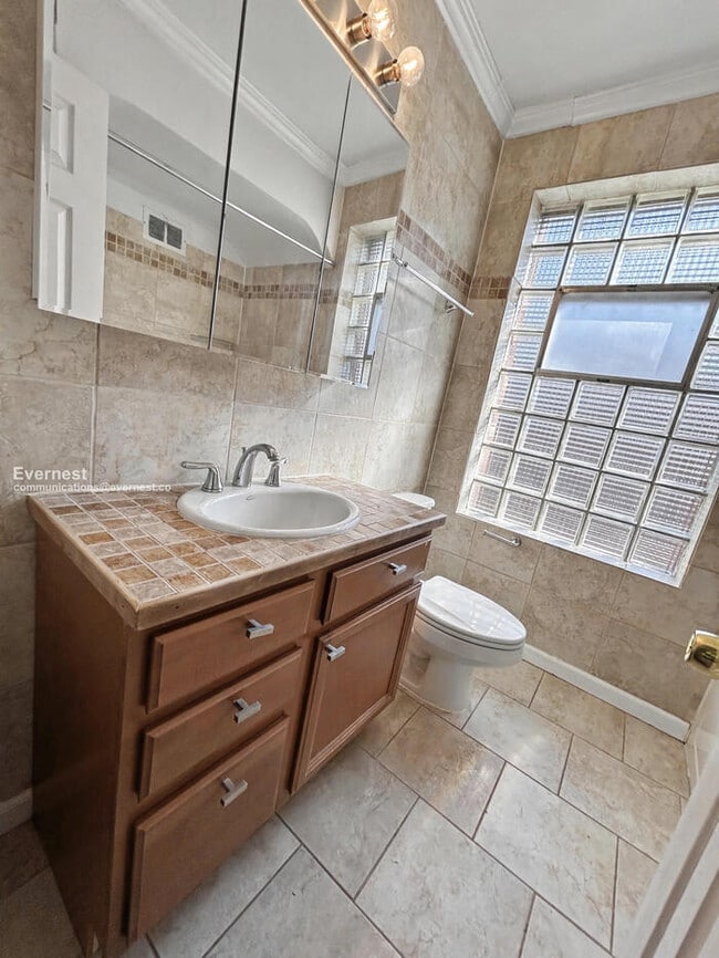 Building Photo - University City Charm Meets Modern Comfort / 4 Beds & 2 Baths / Available Now!