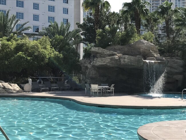 Building Photo - UNFURNISHED Turnberry Towers East-Phenomenal Upscale 1 Bdrm/1.5 Bath Condo on 17th Floor!