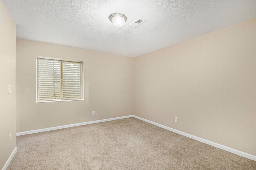 Building Photo - 16373 E 17th Pl