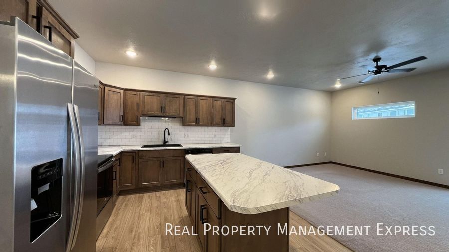 Building Photo - 2415 E Copalis Pl