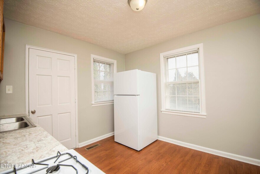 Building Photo - 1039 Oglewood Ave