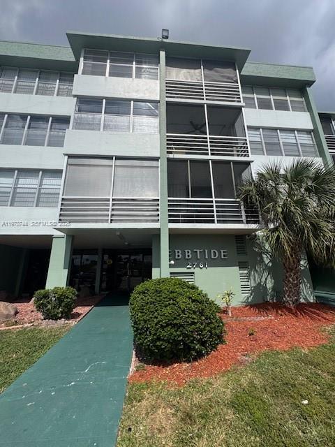 Building Photo - 2761 Taft St