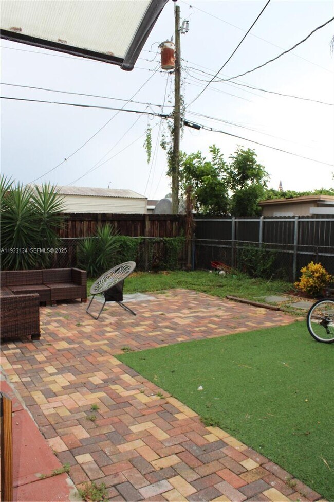 Building Photo - 6651 Custer St