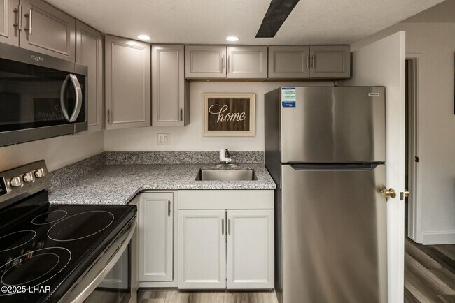 Building Photo - Adorable Condo in Great Location