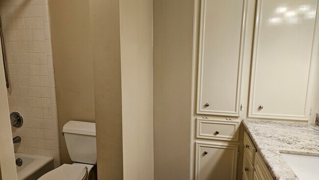 Building Photo - 15127 Forest Lodge Dr