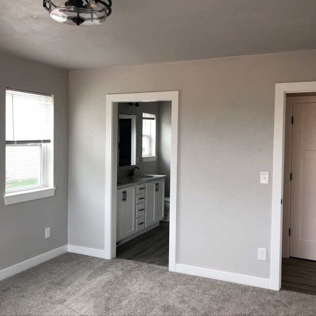 Building Photo - 449/451 Longwood Lane - 451