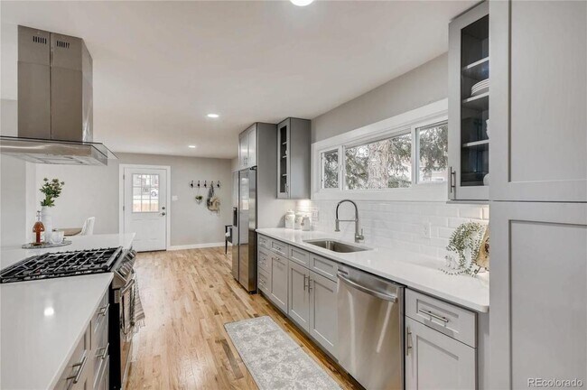 Building Photo - 6676 S Elmwood St