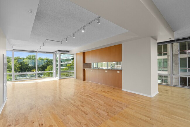 Building Photo - 9715 Woods Dr