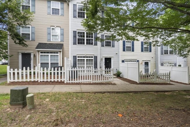 Building Photo - 3011 Barrymore St