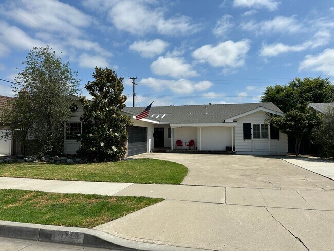 Primary Photo - 2748 E Dorothy Pl