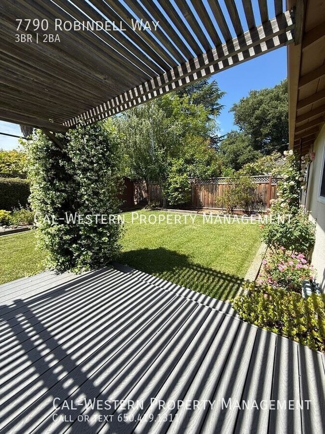Building Photo - 7790 Robindell Way