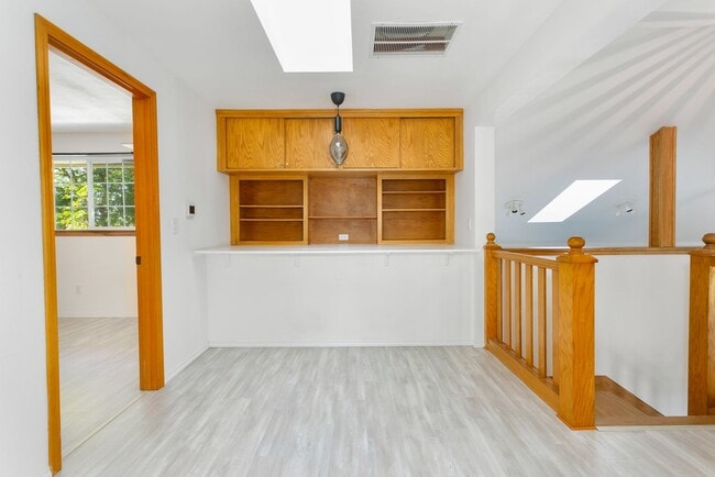 Building Photo - 2bd 2ba luxury duplex