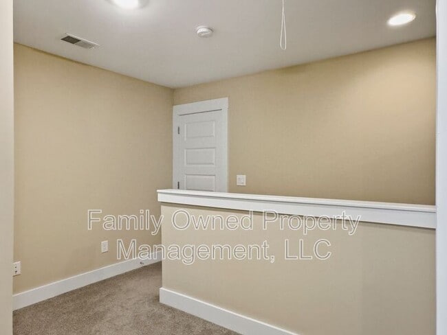 Building Photo - 7785 Park Gate Dr