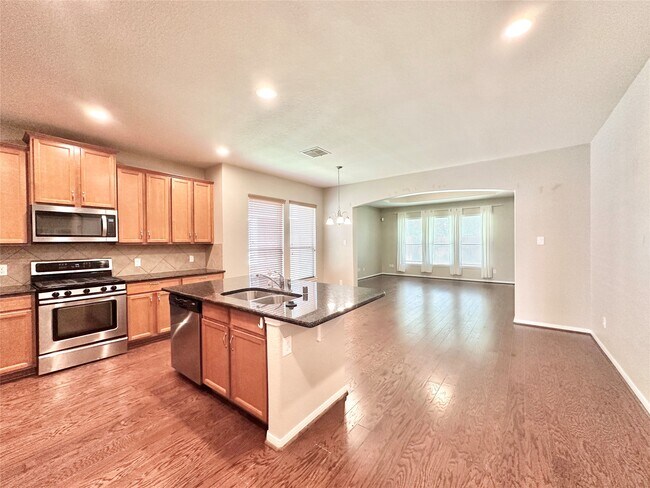 Building Photo - 25323 Lisburn Dr