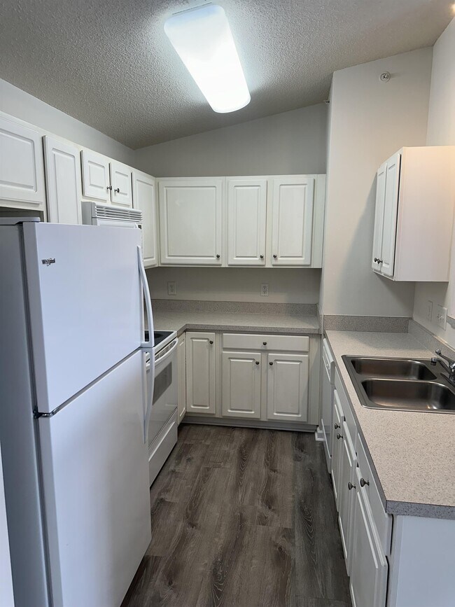 Building Photo - 6112 Hedgecock Cir