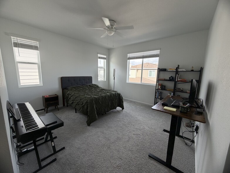 Primary Bedroom - 2434 Vanhoutte Vw