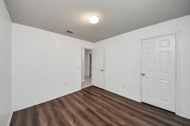 Building Photo - 2710 Lapwing Dr.