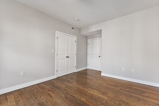 Building Photo - 10 Ruthven Park