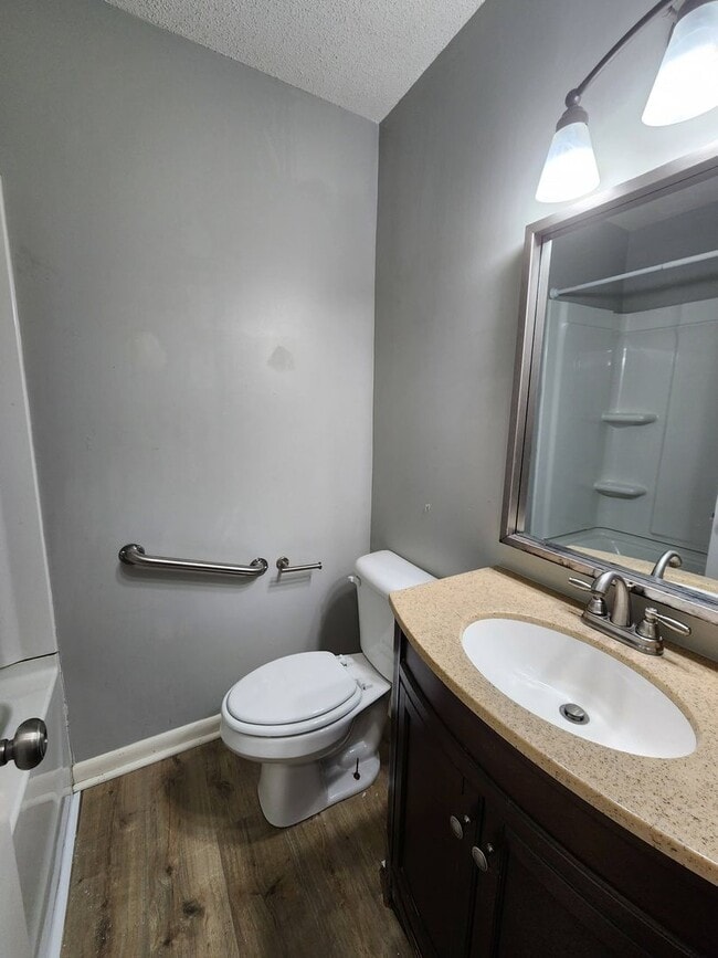 Building Photo - Spacious & Inviting 4-Bedroom Brick Home with Fenced Backyard in Valdosta!