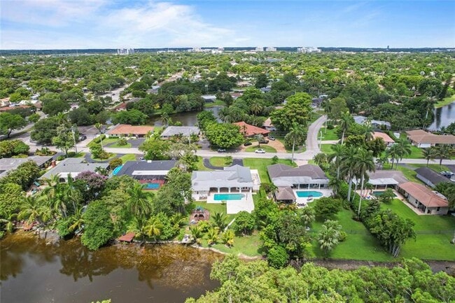 Building Photo - 1120 E Tropical Way