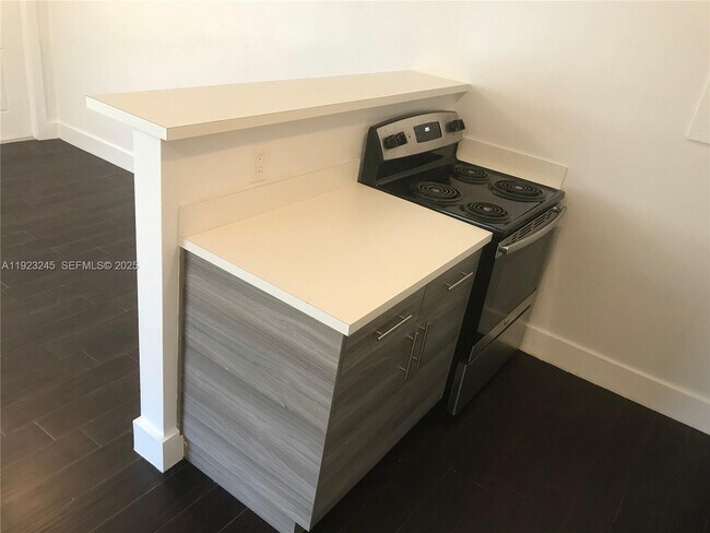 Building Photo - 1040 NW 3rd Ave