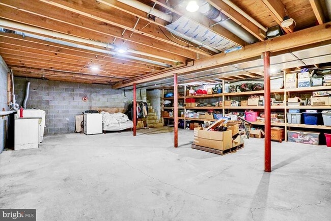 Building Photo - 20 Lehland Dr