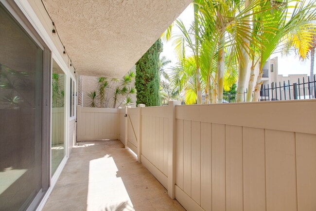 Building Photo - 2625 Pirineos Way