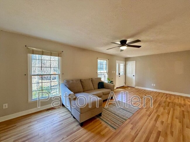 Building Photo - 689 New Haw Creek Rd