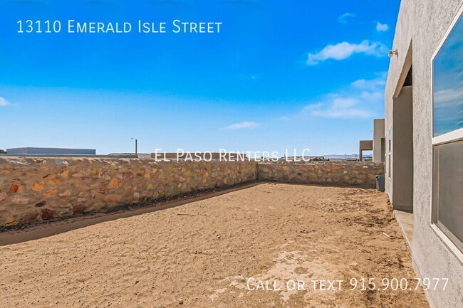 Building Photo - 13110 Emerald Isle St