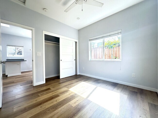 Building Photo - 1439