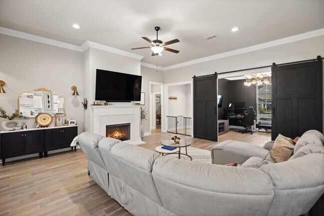 Building Photo - 212 Blaze Blvd