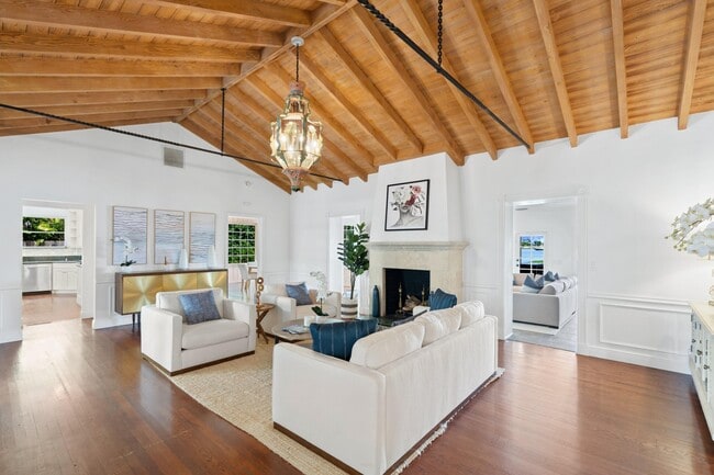 Building Photo - 3304 N Flagler Dr