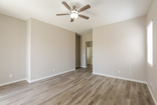 Building Photo - 13719 W Tara Ln