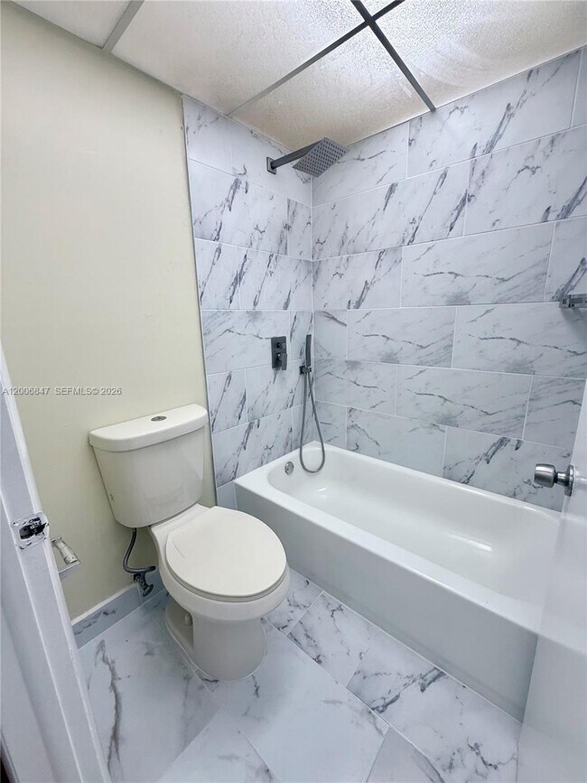 Building Photo - 10835 SW 112th Ave