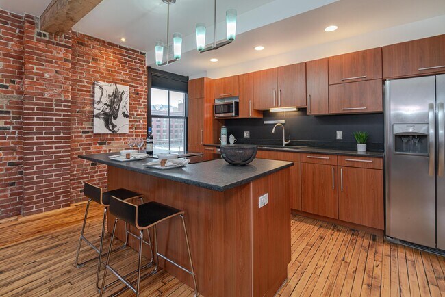 Building Photo - 225 N 4th St